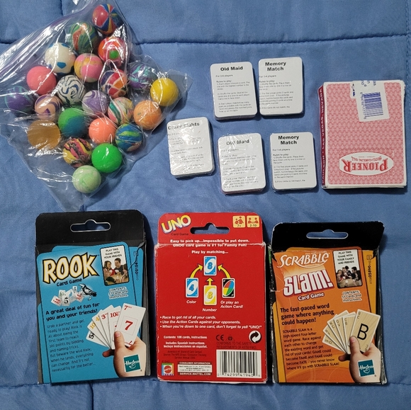 Cards games and small rubber balls - Picture 2 of 2